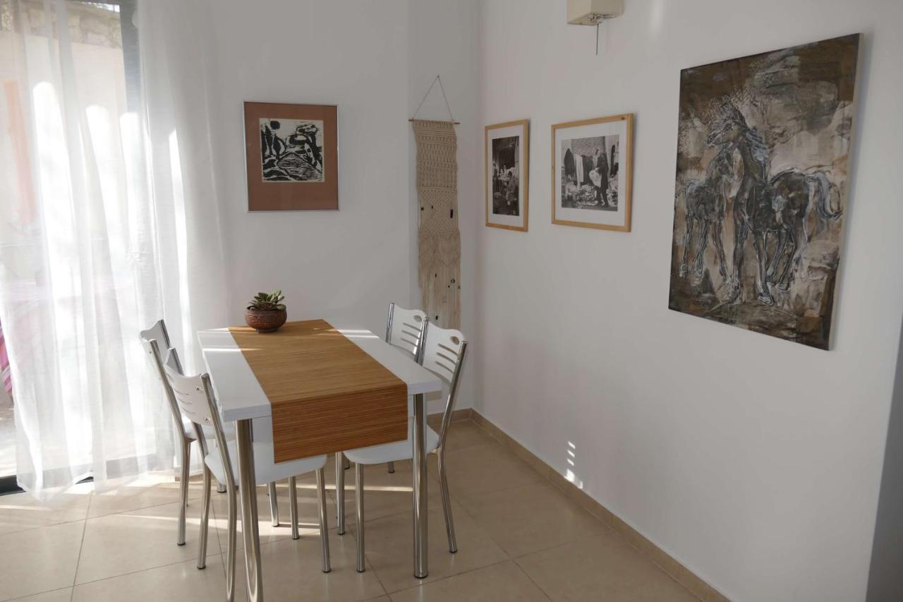 בית האומנים Artist Home Neve Ilan Bagian luar foto